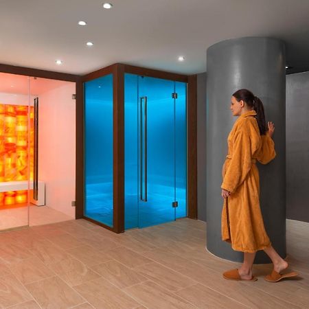 Hyatt Regency Sofia Hotel Eksteriør billede A modern spa