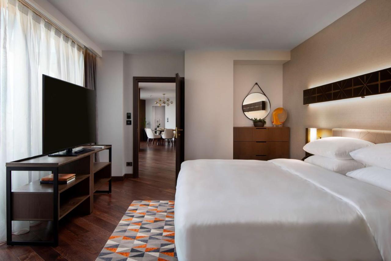 Hyatt Regency Sofia Hotel Eksteriør billede A bedroom at the hotel