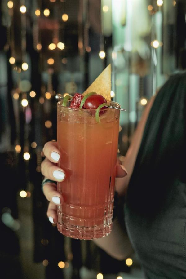 Hyatt Regency Sofia Hotel Eksteriør billede A caipiroska