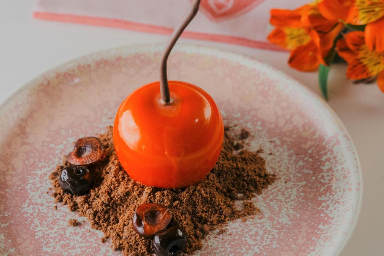 Hyatt Regency Sofia Hotel Eksteriør billede A marzipan cherry
